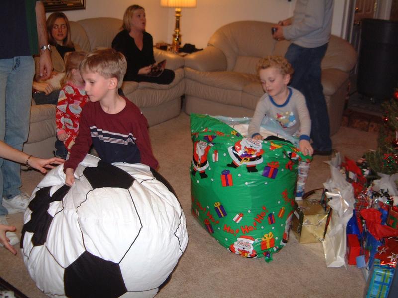 2003-12-24-33-Gifts.JPG
